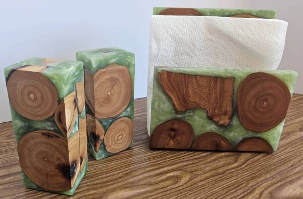 Napkin and Salt/Pepper Set