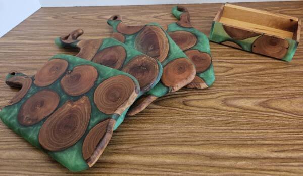 Chilean Mesquite and Epoxy Mini Charcuterie Board Set of 4 w/holder - Image 3