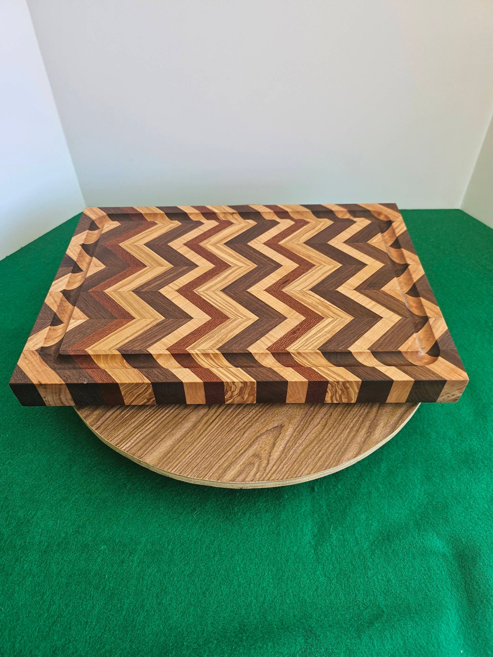 Cheveron Pattern Cutting Board w/Juice Groove - Image 5