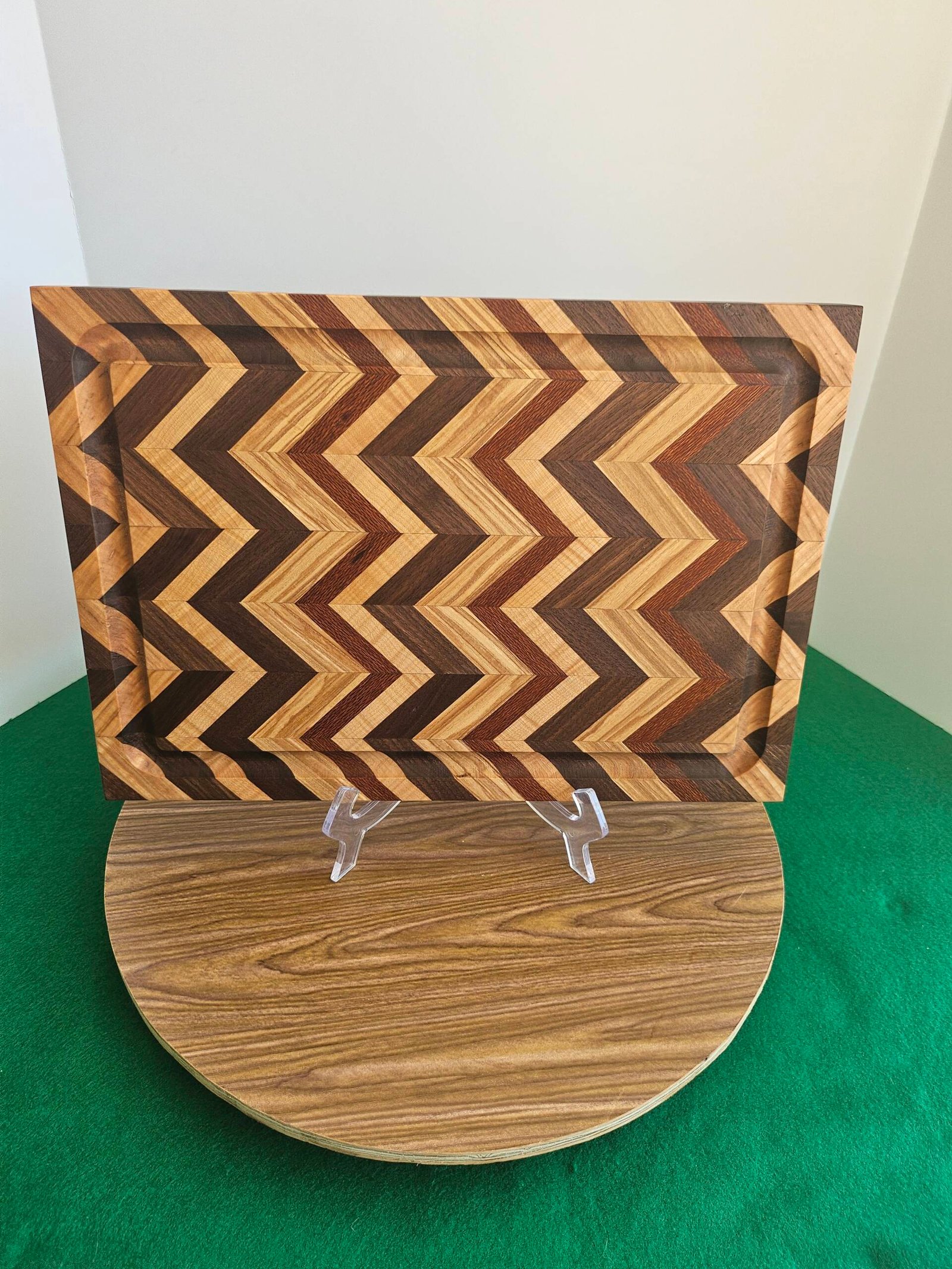 Cheveron Pattern Cutting Board w/Juice Groove - Image 6