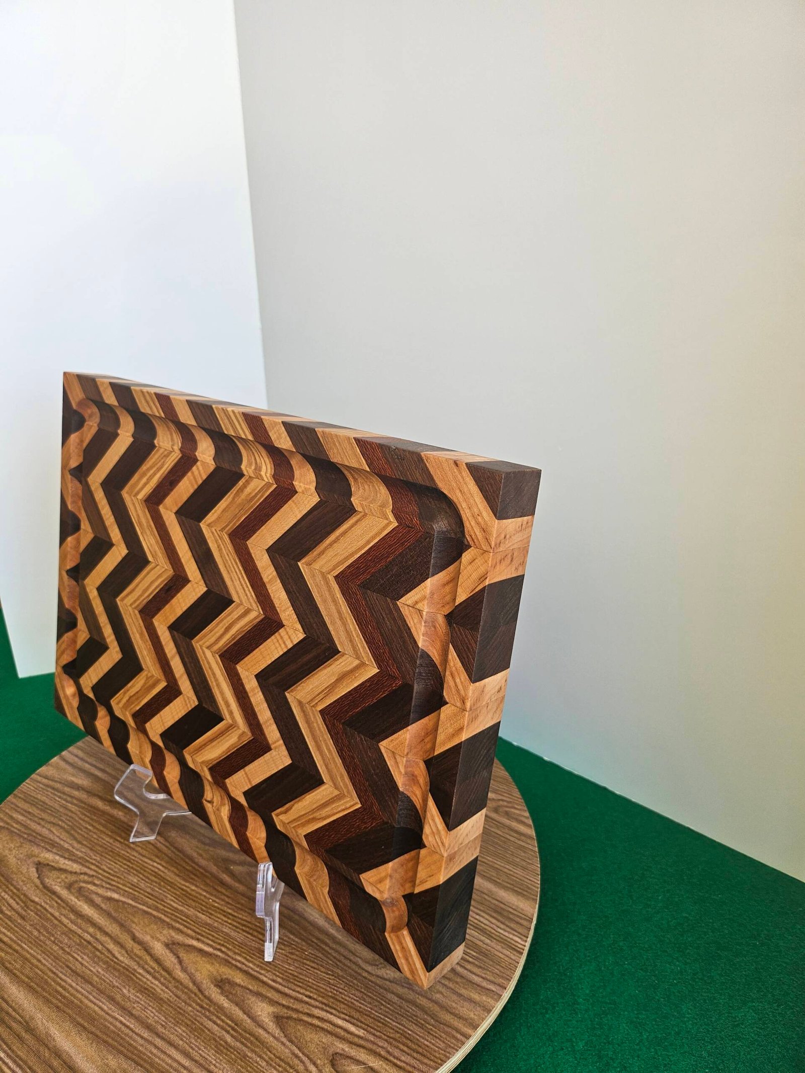 Cheveron Pattern Cutting Board w/Juice Groove - Image 8