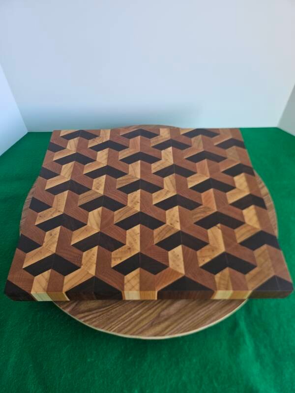Walnut, Cherry an Maple 3D Cutting Board